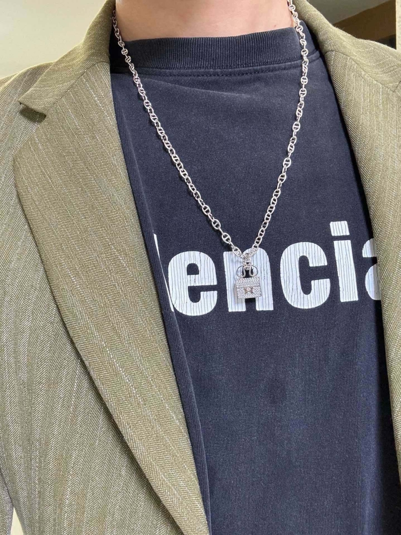 H**me5 necklaces